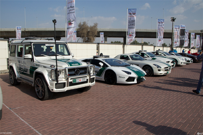 Dàn siêu xe của lực lượng cảnh sát Dubai cũng tham gia triển lãm tạo nên một ngày hội siêu xe thực sự tại quốc gia này
