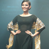 Chiếc khăn rằn bằng vàng lớn nhất Việt Nam