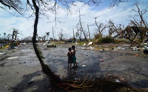 Thế giới giúp Philippines vượt qua thảm họa - 1