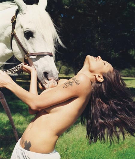 Angelina Jolie cắt ngực:  Ngổn ngang trăm mối - 1