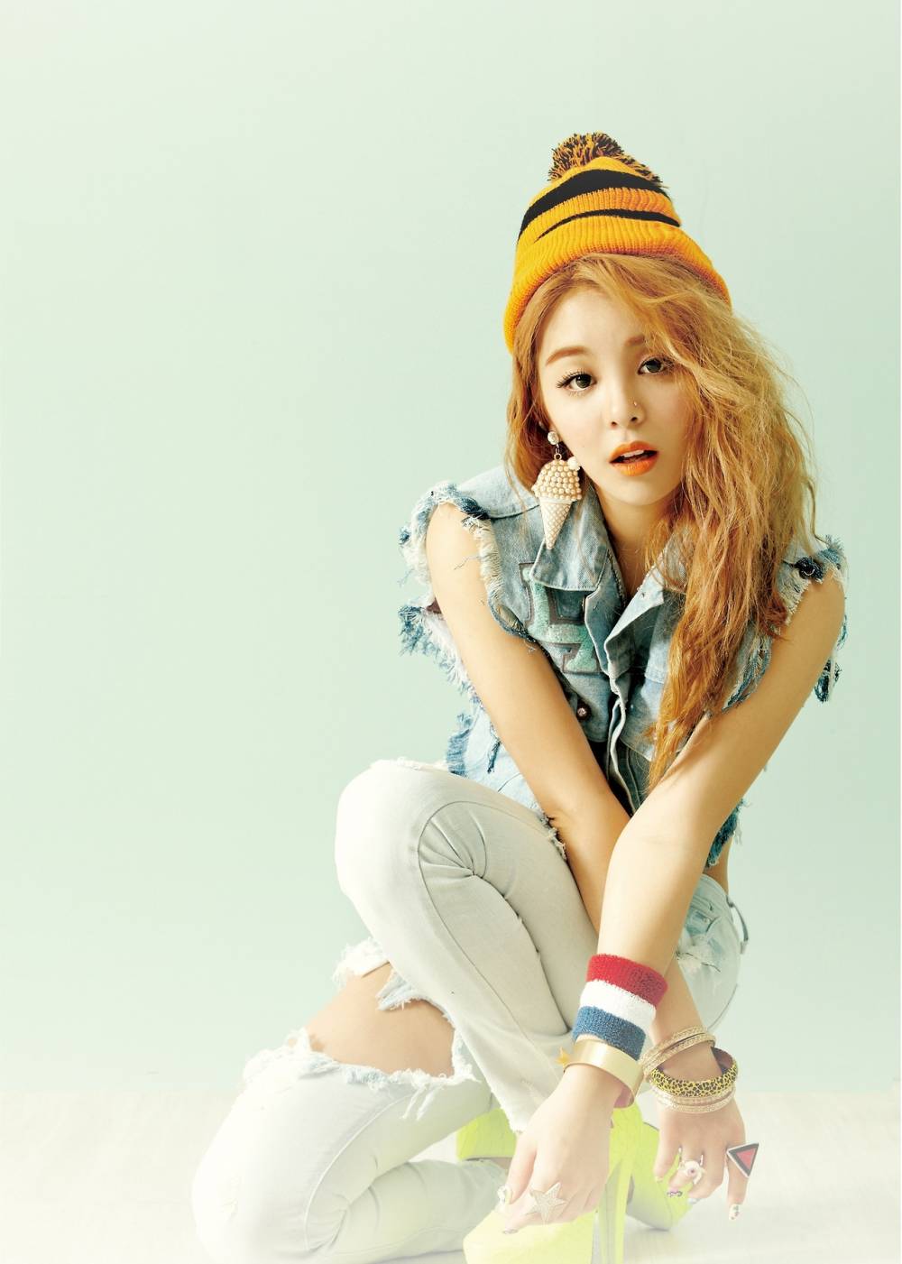 Nữ ca sĩ Hàn Quốc Ailee lộ ảnh nude - 6