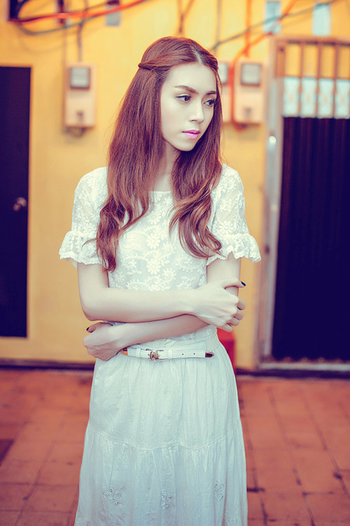 Thiếu nữ quyến rũ với sắc trắng kinh điển - 14