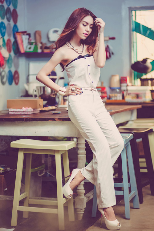 Thiếu nữ quyến rũ với sắc trắng kinh điển - 4