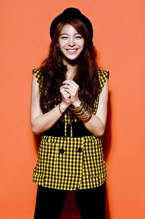 Nữ ca sĩ Hàn Quốc Ailee lộ ảnh nude - 4