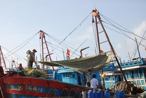 Chùm ảnh: Ngư dân miền Trung vươn khơi sau bão - 2