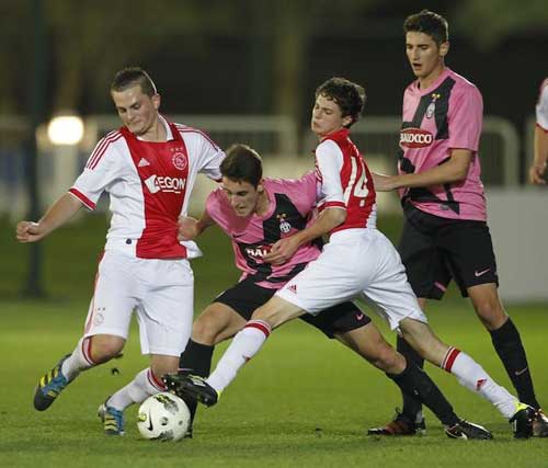 U19 Ajax thay U19 Arsenal đấu U19 VN - 1