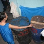 Xác bé gái sinh non bị vứt trong thùng rác