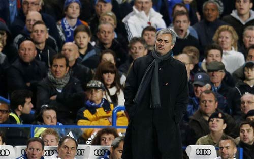 Chelsea: Mourinho vá trên, thủng dưới - 2