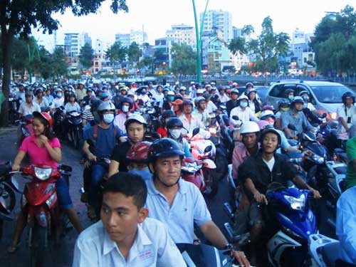TPHCM: Kẹt xe kinh hoàng, đi 3 giờ chưa tới nhà - 1