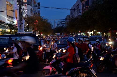 TPHCM: Kẹt xe kinh hoàng, đi 3 giờ chưa tới nhà - 15
