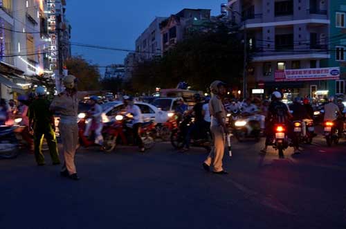 TPHCM: Kẹt xe kinh hoàng, đi 3 giờ chưa tới nhà - 16