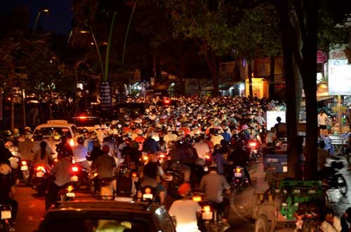 TPHCM: Kẹt xe kinh hoàng, đi 3 giờ chưa tới nhà - 7