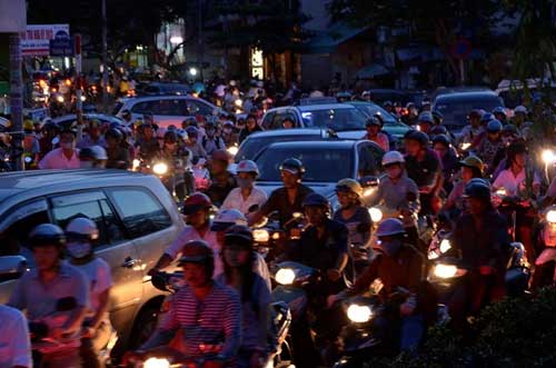 TPHCM: Kẹt xe kinh hoàng, đi 3 giờ chưa tới nhà - 8