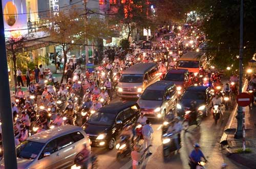 TPHCM: Kẹt xe kinh hoàng, đi 3 giờ chưa tới nhà - 9