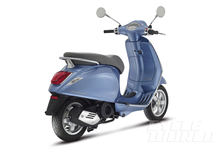 Cận cảnh chiếc Vespa Primavera mới - 18