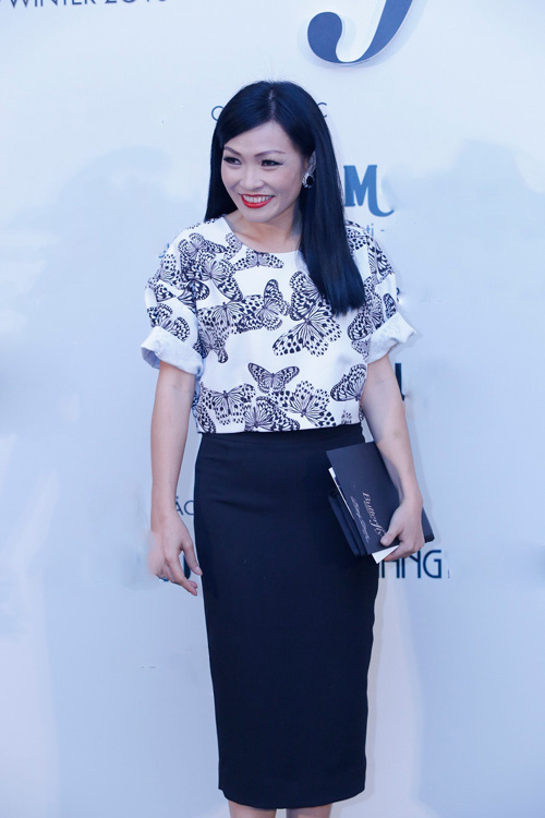 Hà Tăng được em chồng tháp tùng dự tiệc - 13