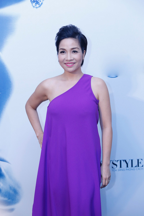 Hà Tăng được em chồng tháp tùng dự tiệc - 15