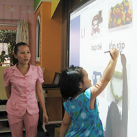 Giáo dục - du học - Loay hoay với bảng tương tác