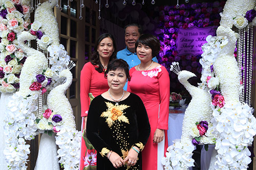 Thủy Anh liên tục hôn Đăng Khôi trong lễ cưới - 5