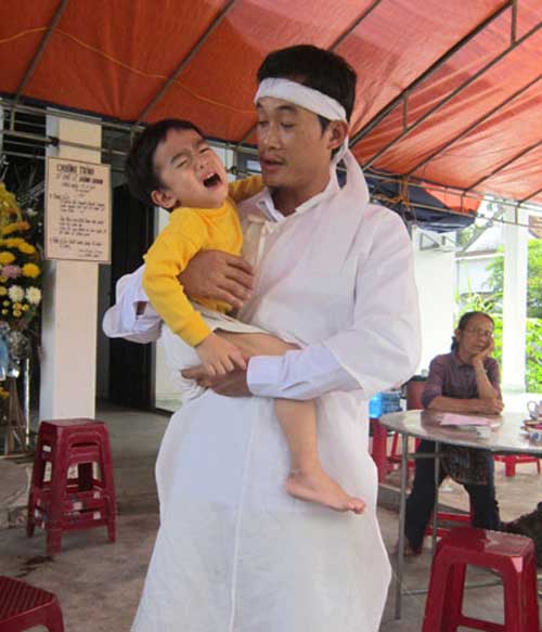 Vụ PV tử nạn: "Lấy xong tin, sao con không về?!" - 2