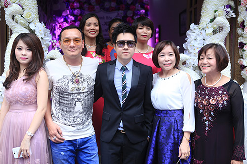 Thủy Anh liên tục hôn Đăng Khôi trong lễ cưới - 7