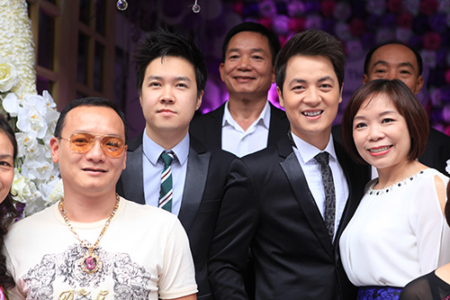 Thủy Anh liên tục hôn Đăng Khôi trong lễ cưới - 4