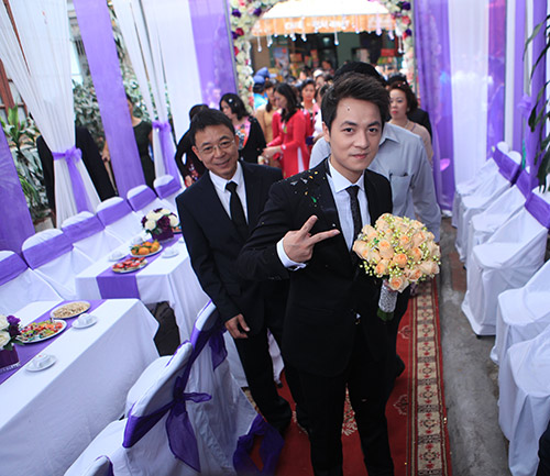 Thủy Anh liên tục hôn Đăng Khôi trong lễ cưới - 15