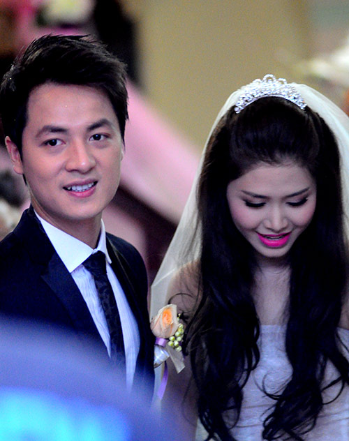 Thủy Anh liên tục hôn Đăng Khôi trong lễ cưới - 11