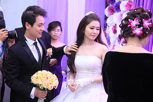 Thủy Anh liên tục hôn Đăng Khôi trong lễ cưới - 7