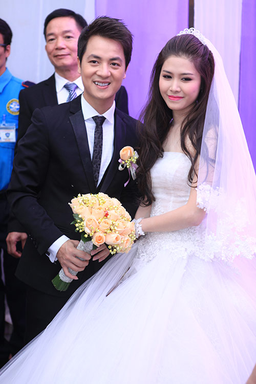 Thủy Anh liên tục hôn Đăng Khôi trong lễ cưới - 5