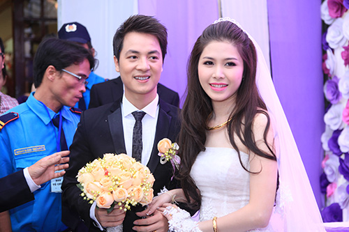 Thủy Anh liên tục hôn Đăng Khôi trong lễ cưới - 4