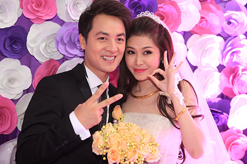 Thủy Anh liên tục hôn Đăng Khôi trong lễ cưới - 2