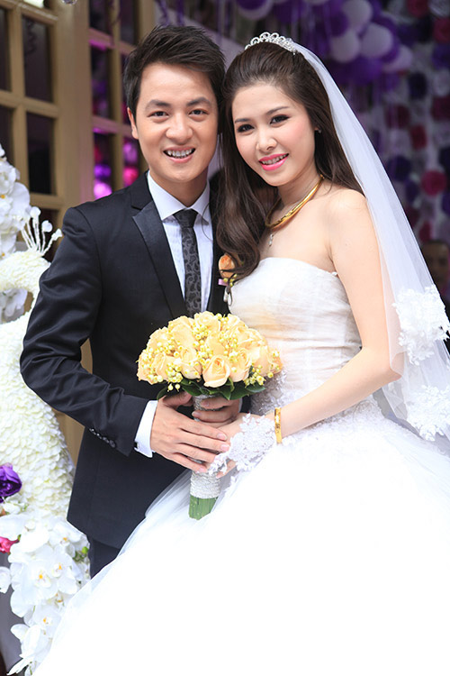 Thủy Anh liên tục hôn Đăng Khôi trong lễ cưới - 6