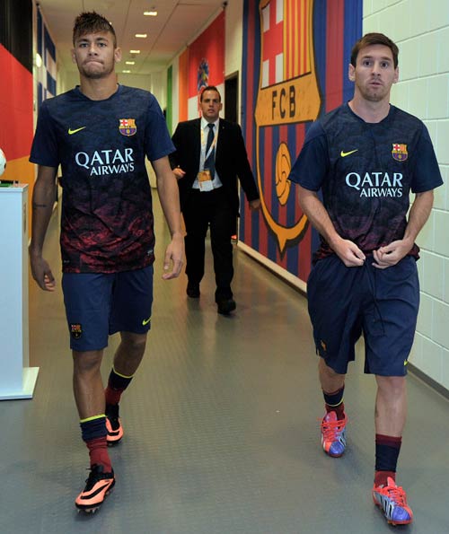 Messi trao lại “ấn kiếm” cho Neymar - 1