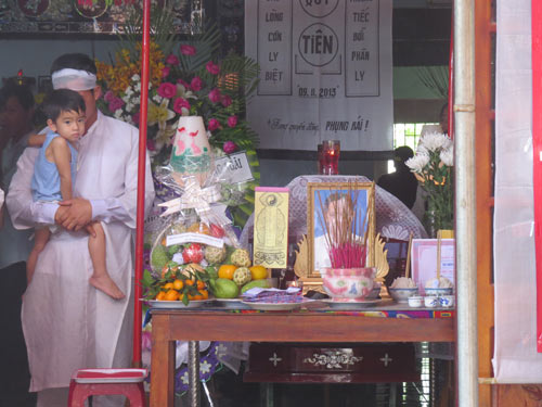 Đẫm nước mắt tiễn đưa nữ phóng viên tử nạn trong bão - 3