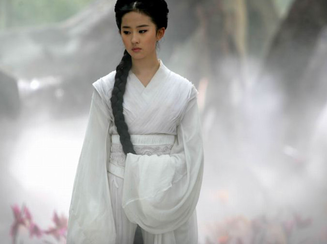 Cùng với Lý Nhược Đồng, Lưu Diệc Phi được khen ngợi là có ngoại hình, khí chất phù hợp nhất với nhân vật Tiểu Long Nữ.
