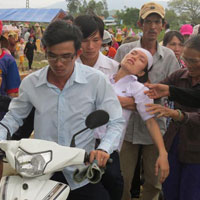 Tin tức trong ngày - Đẫm nước mắt tiễn đưa nữ phóng viên tử nạn trong bão