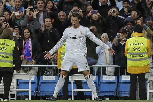Ronaldo: Chấp cả hàng công châu Âu - 1