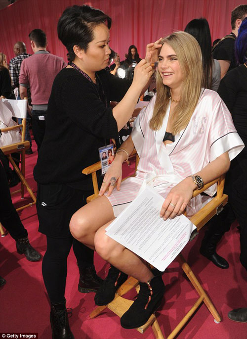 Đột nhập hậu trường Victoria's Secret show - 19