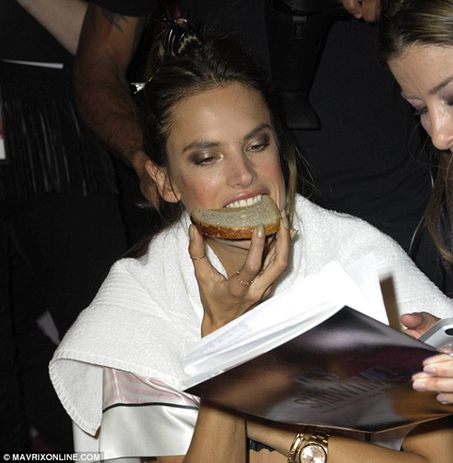 Đột nhập hậu trường Victoria's Secret show - 5