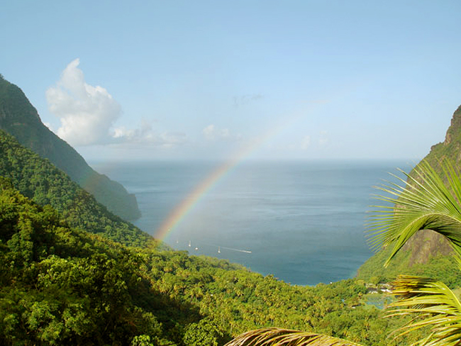 Soufriere là thành phố nằm trên bờ biển phía Tây của St Lucia, thuộc vùng biển Caribbean. Đây là một thành phố nhỏ bé nhưng chi phí bỏ ra cho mỗi đêm ở thành phố này thì không hề nhỏ, khoảng 417$ (khoảng 8,7 triệu đồng). Nhạc sĩ người Anh Mick Jagger đã sở hữu một ngôi nhà trên hòn đảo xinh đẹp với những bãi biển nguyên sơ và trong xanh này.
