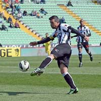 Bóng đá - Chiêm ngưỡng siêu phẩm của năm 2013 (Kỳ 3)