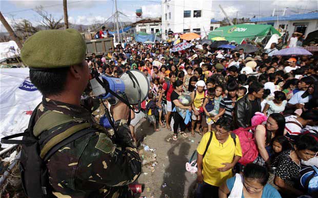 Báo Mỹ "ném đá" TT Philippines vì cứu trợ chậm - 2