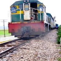 Tin tức trong ngày - Cán phải đá to, tàu hỏa hoãn hàng chục chuyến