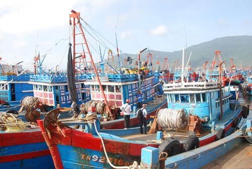Hai người chết, hàng chục người mất tích do lũ - 2