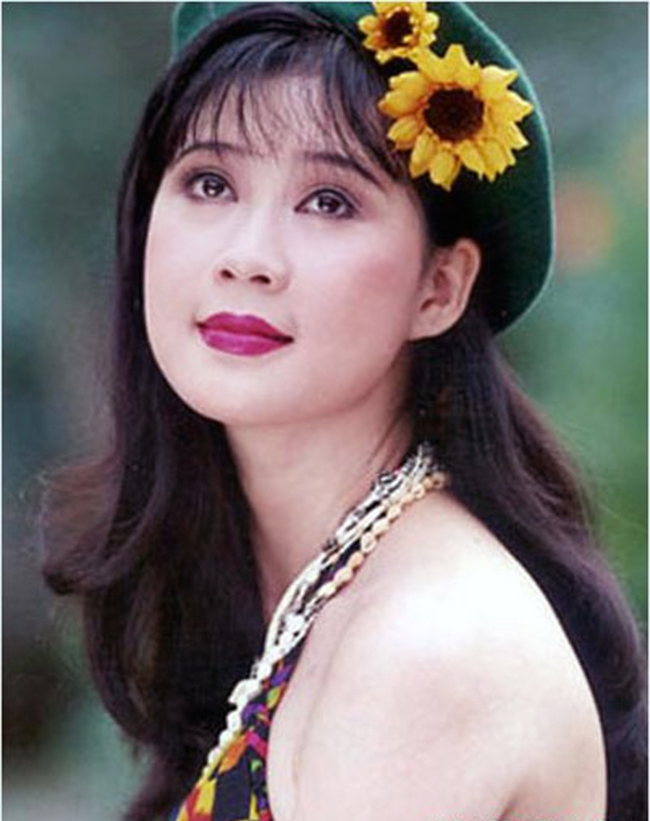 Với hình ảnh hoàn toàn tự nhiên, cô xứng đáng được xem là một trong những 'tuyệt sắc giai nhân' của điện ảnh Việt Nam với nét đẹp trong sáng, hiền hậu.

