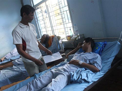 Nghi CSGT rượt đuổi gây tai nạn, dân bao vây đốt xe - 2