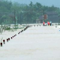 Tin tức trong ngày - Lũ ào ạt đổ về miền Trung, nhấn chìm làng xóm