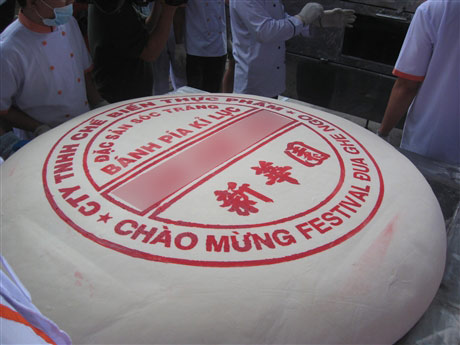 Chiếc bánh Pía nặng 306kg - 4