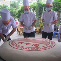 Phi thường - kỳ quặc - Chiếc bánh Pía nặng 306kg